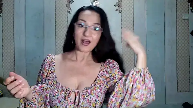 Snapshot of Antralyn chatting on 01/06/26, 10:30 Antralyn online show from 01/06/26, 10:30