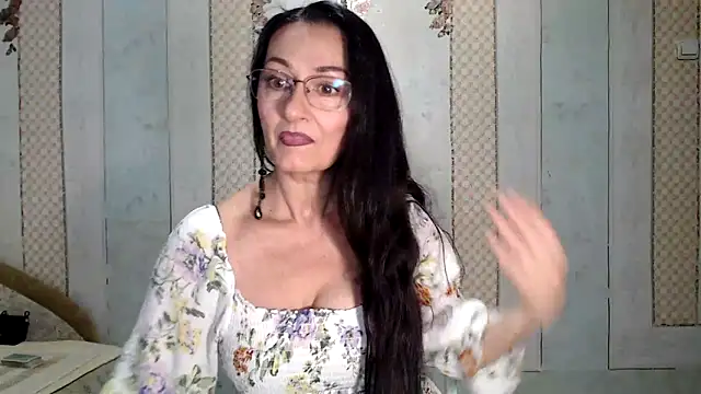 Snapshot of Antralyn chatting on 03/12/25, 11:43 Antralyn online show from 03/12/25, 11:43