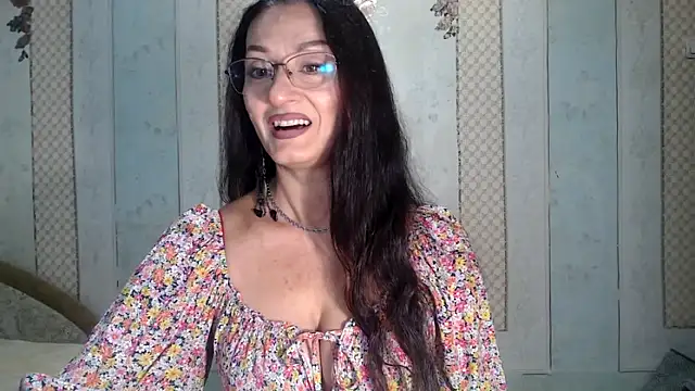 Snapshot of Antralyn chatting on 09/27/25, 09:37 Antralyn online show from 09/27/25, 09:37