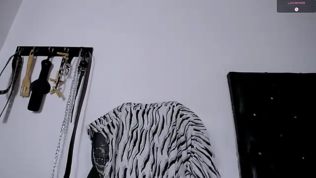 Snapshot of alejandraluxt chatting on 04/02/26, 12:01 alejandraluxt online show from 04/02/26, 12:01