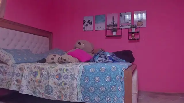 Snapshot of Emma_lean chatting on 03/18/25, 01:01 Emma lean online show from 03/18/25, 01:01