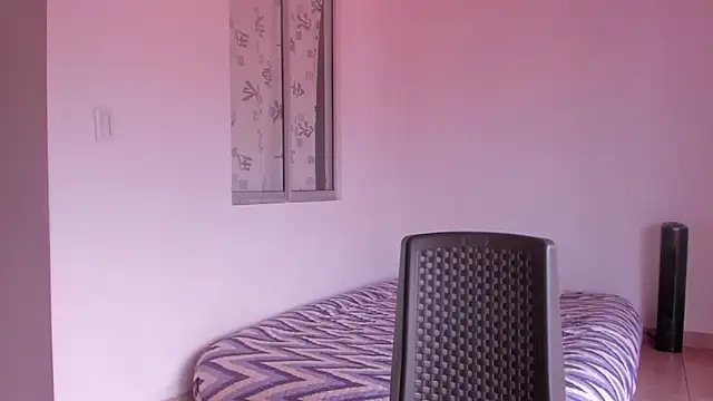 Snapshot of Emma_lean chatting on 12/18/25, 04:00 Emma lean online show from 12/18/25, 04:00