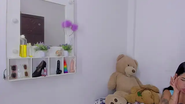 Snapshot of Emma_lean chatting on 10/17/25, 12:18 Emma lean online show from 10/17/25, 12:18