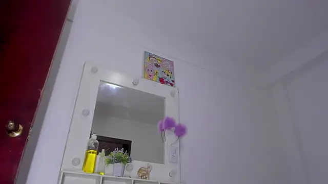 Snapshot of Emma_lean chatting on 10/25/25, 01:45 Emma lean online show from 10/25/25, 01:45