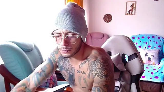 Snapshot of sebastian_horny chatting on 06/17/26, 01:10 sebastian horny online show from 06/17/26, 01:10