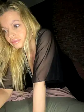 Lisavontease online show from 10/18/25, 04:03