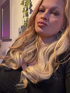 Snapshot of Lisavontease chatting on 01/11/26, 03:52 Lisavontease online show from 01/11/26, 03:52