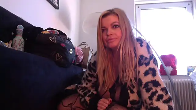 Snapshot of Lisavontease chatting on 03/01/26, 10:37 Lisavontease online show from 03/01/26, 10:37