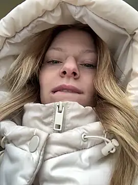 Snapshot of MaryHiggins chatting on 02/04/26, 01:17 MaryHiggins online show from 02/04/26, 01:17