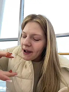 Snapshot of MaryHiggins chatting on 01/10/26, 12:44 MaryHiggins online show from 01/10/26, 12:44