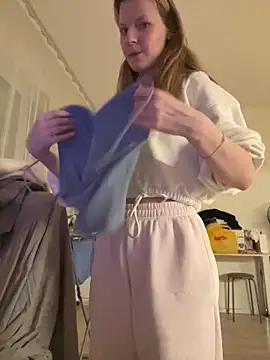 Snapshot of MaryHiggins chatting on 02/10/26, 10:09 MaryHiggins online show from 02/10/26, 10:09