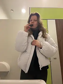 MaryHiggins online show from 12/19/25, 02:41