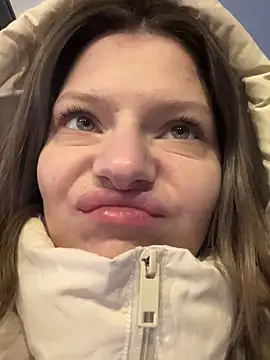 MaryHiggins online show from 12/03/25, 01:43