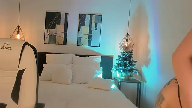 Snapshot of Roxana_Wet_ chatting on 12/14/25, 01:28 Roxana Wet online show from 12/14/25, 01:28