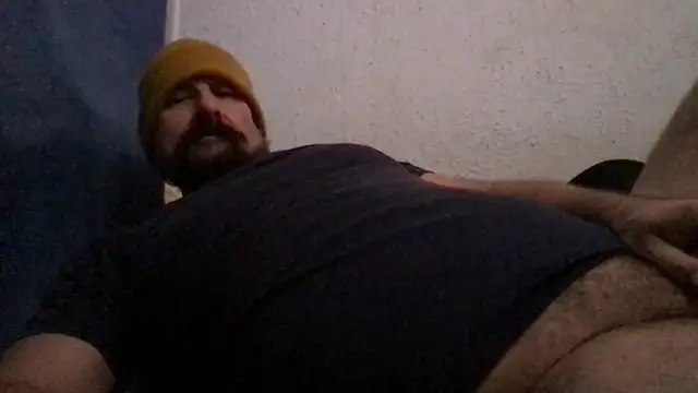 Snapshot of madmaxmiami chatting on 10/17/25, 04:38 madmaxmiami online show from 10/17/25, 04:38