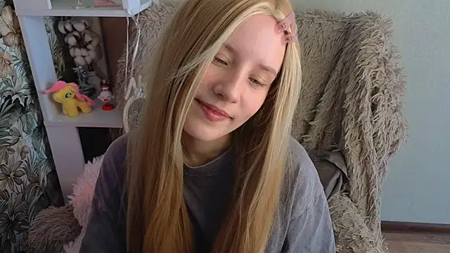 Snapshot of sarakaell chatting on 06/04/26, 01:43 sarakaell online show from 06/04/26, 01:43