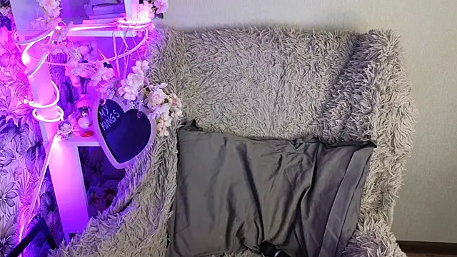 sarakaell online show from 09/19/25, 01:48