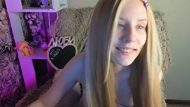 Snapshot of sarakaell chatting on 06/25/26, 01:58 sarakaell online show from 06/25/26, 01:58