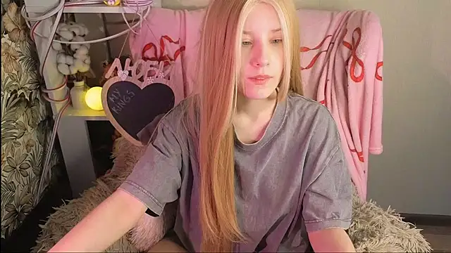 sarakaell online show from 03/12/26, 01:44