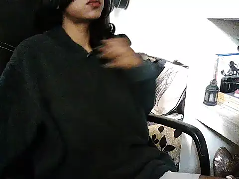 Snapshot of exude_diya chatting on 12/11/24, 06:36 exude diya online show from 12/11/24, 06:36