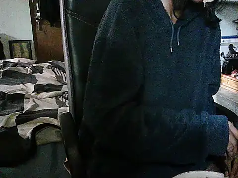 Snapshot of exude_diya chatting on 10/06/25, 04:24 exude diya online show from 10/06/25, 04:24