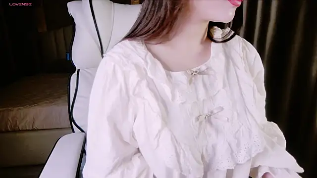 Snapshot of Girl__Funny chatting on 03/03/25, 06:13 Girl  Funny online show from 03/03/25, 06:13