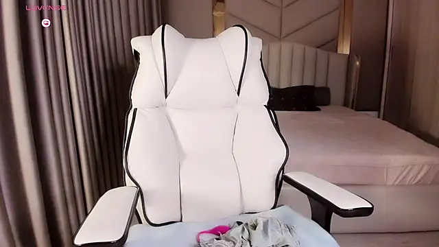 Snapshot of Girl__Funny chatting on 12/16/25, 06:56 Girl Funny online show from 12/16/25, 06:56