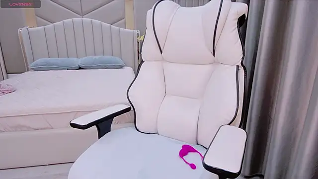 Snapshot of Girl__Funny chatting on 03/20/25, 01:48 Girl  Funny online show from 03/20/25, 01:48