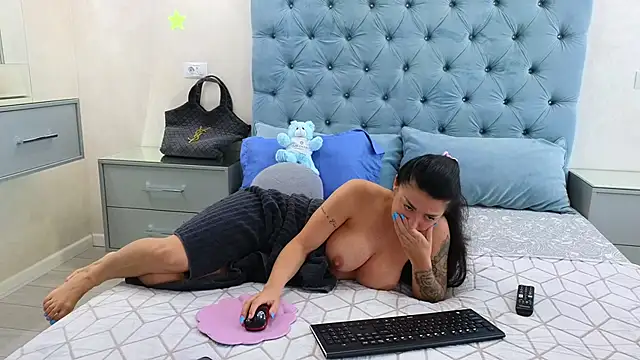 Snapshot of Theowonder chatting on 10/30/25, 07:17 Theowonder online show from 10/30/25, 07:17