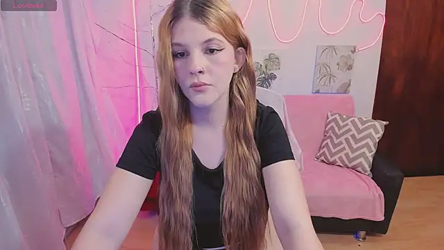 Snapshot of MillySandlerr chatting on 06/18/26, 08:46 MillySandlerr online show from 06/18/26, 08:46