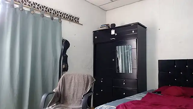 Snapshot of suckmydickbitch97 chatting on 12/21/25, 01:02 suckmydickbitch97 online show from 12/21/25, 01:02