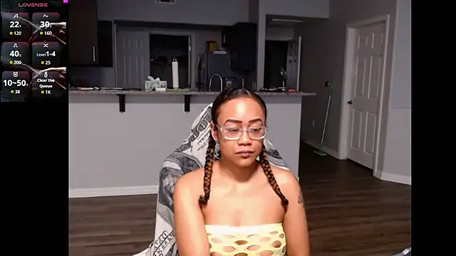 Snapshot of RylHoneyy chatting on 06/11/26, 02:33 RylHoneyy online show from 06/11/26, 02:33