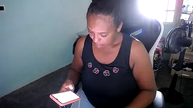 marysol83 online show from 11/30/25, 07:47