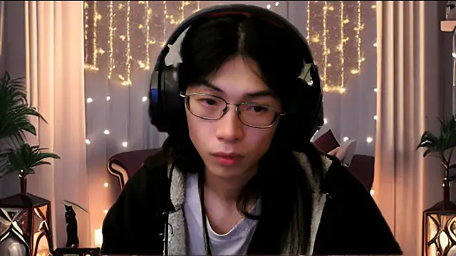 Snapshot of CrytinaSissyCrossdress chatting on 04/21/26, 12:45 CrytinaSissyCrossdress online show from 04/21/26, 12:45