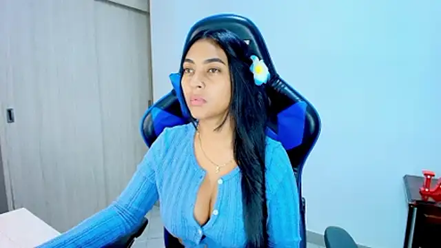 sophiax-x online show from 12/18/25, 11:03