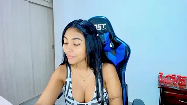 sophiax-x online show from 12/20/25, 01:14