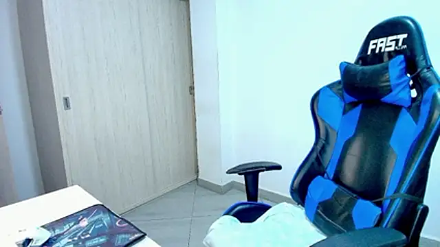 sophiax-x online show from 11/25/25, 11:37