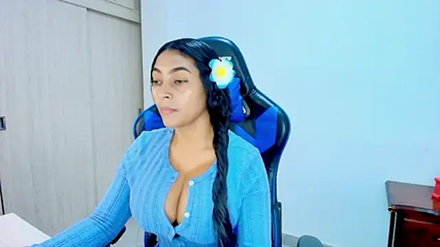 sophiax-x online show from 12/17/25, 06:24