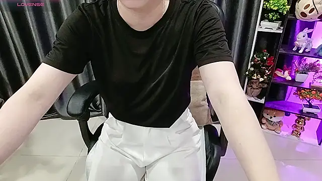 Yuki-yio online show from 06/13/26, 11:56