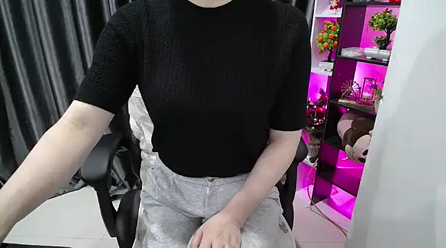 Snapshot of Yuki-yio chatting on 03/07/25, 01:20 Yuki-yio online show from 03/07/25, 01:20
