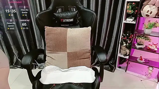 Yuki-yio online show from 12/21/25, 12:57