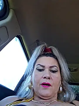 Snapshot of CRHYSTEL chatting on 03/01/25, 11:37 CRHYSTEL online show from 03/01/25, 11:37
