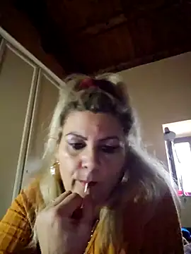 Snapshot of CRHYSTEL chatting on 01/08/25, 03:07 CRHYSTEL online show from 01/08/25, 03:07