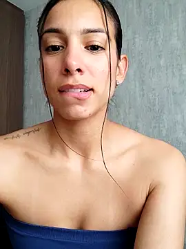 Snapshot of Angelinalombardi_ chatting on 10/10/25, 05:36 Angelinalombardi  online show from 10/10/25, 05:36