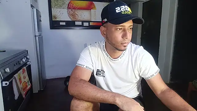 Snapshot of thommerxxx chatting on 05/28/26, 01:50 thommerxxx online show from 05/28/26, 01:50
