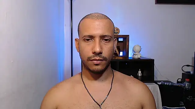 Snapshot of thommerxxx chatting on 06/10/26, 06:20 thommerxxx online show from 06/10/26, 06:20