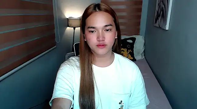 Snapshot of MoaningKylie chatting on 12/15/24, 01:02 MoaningKylie online show from 12/15/24, 01:02