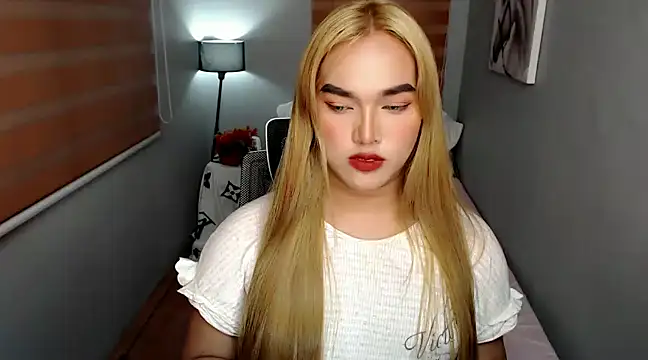 Snapshot of MoaningKylie chatting on 01/18/25, 03:42 MoaningKylie online show from 01/18/25, 03:42