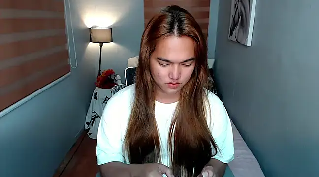 Snapshot of MoaningKylie chatting on 01/03/25, 12:43 MoaningKylie online show from 01/03/25, 12:43