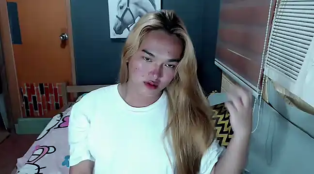 Snapshot of MoaningKylie chatting on 03/22/25, 07:36 MoaningKylie online show from 03/22/25, 07:36